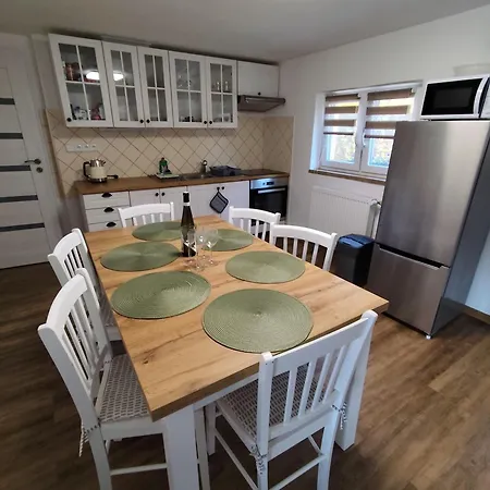 Family Apartment Pod Sneznikem 아파트